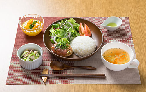 かにチャーハンとかぼちゃスープの昼食