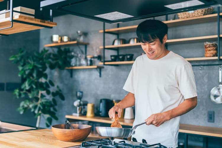料理をする人